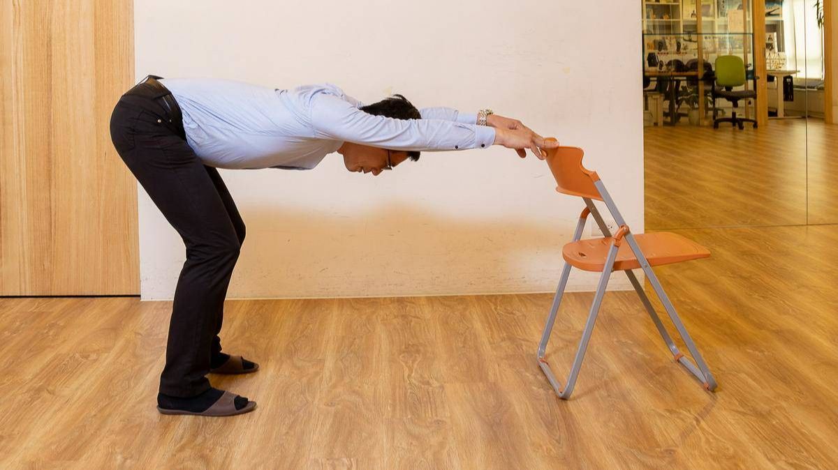 拉背運動,放鬆背部,上背部拉筋,筋膜運動,身體智慧,脊椎保健,鄭雲龍