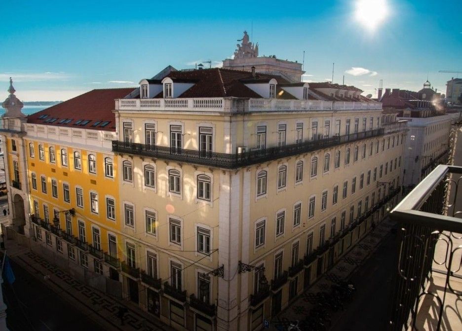 足球才是副業！從飯店到植髮診所，看葡萄牙足球巨星 C 羅有多賺