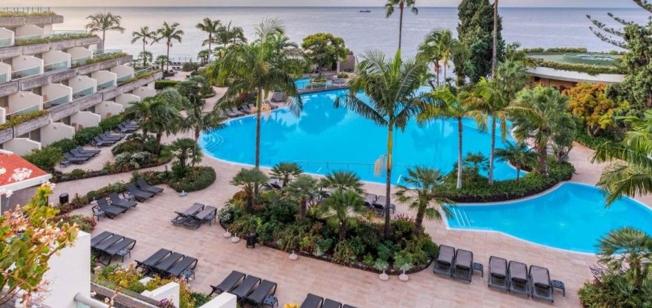 足球才是副業！從飯店到植髮診所，看葡萄牙足球巨星 C 羅有多賺